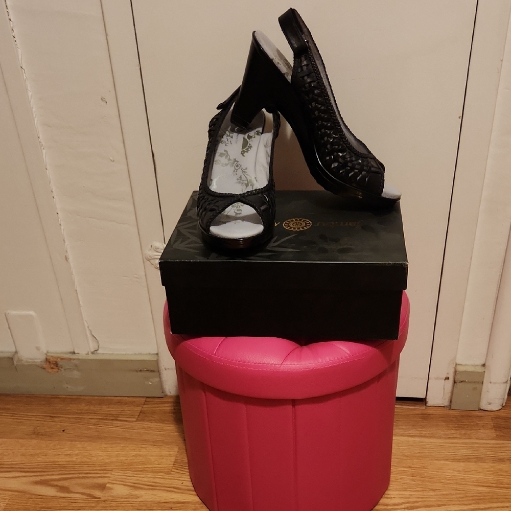 🔥Jambu Sonya Black & Reflective Woven Heels